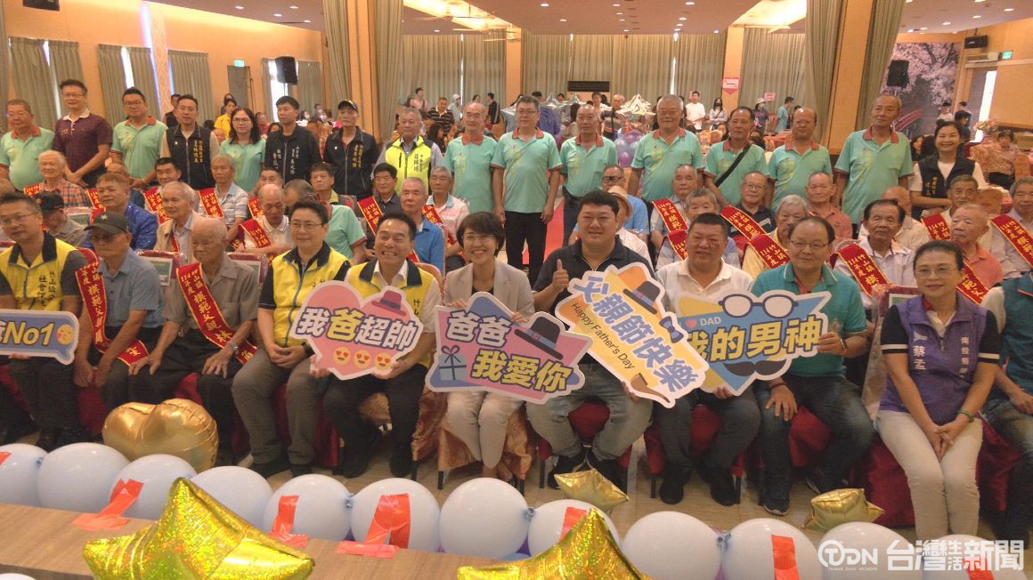 竹山鎮模範父親表揚 感念恩情溫馨滿堂 - 鑫傳國際多媒體科技股份有限公司 TDN台灣生活新聞