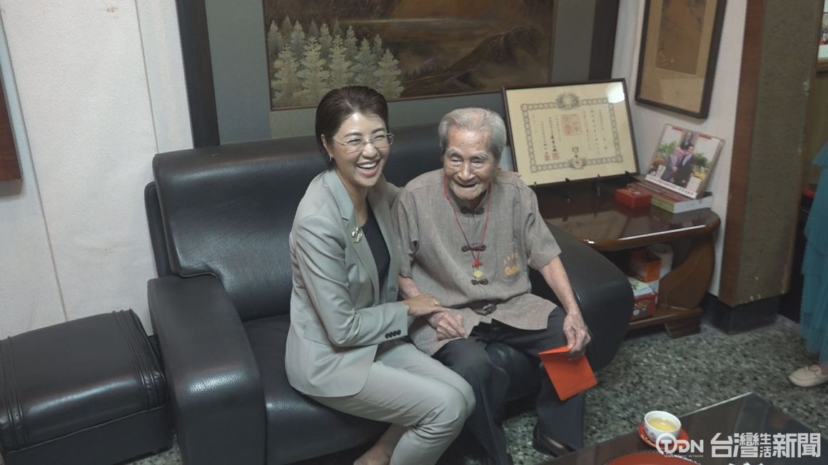 縣長探視人間國寶王清霜 漆藝成就獲肯定 - 鑫傳國際多媒體科技股份有限公司 TDN台灣生活新聞