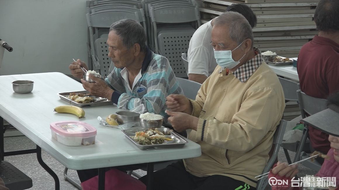 九隆長青食堂正式開辦 長輩歡喜吃午餐 - 鑫傳國際多媒體科技股份有限公司 TDN台灣生活新聞