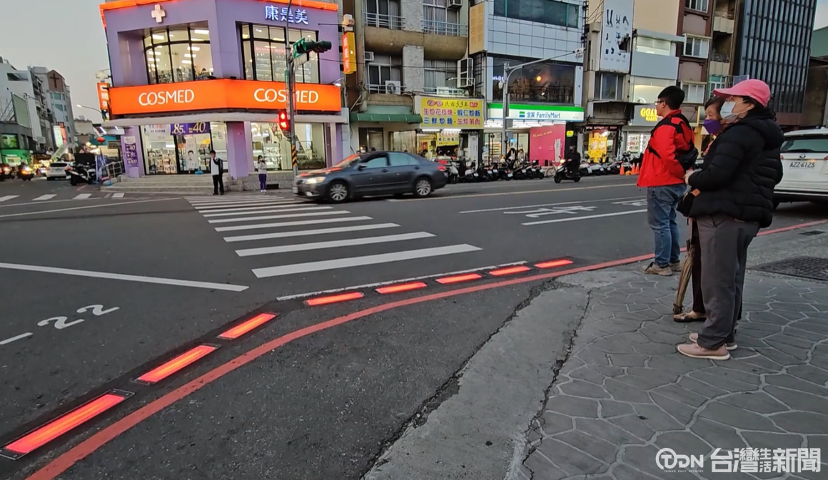 嘉市試辦智慧安全路口 AI即時控制綠燈秒數 - 鑫傳國際多媒體科技股份有限公司 TDN台灣生活新聞